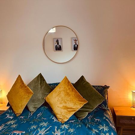 City Of Chester Award Winning Cottage -Pixie Terrace チェスター エクステリア 写真